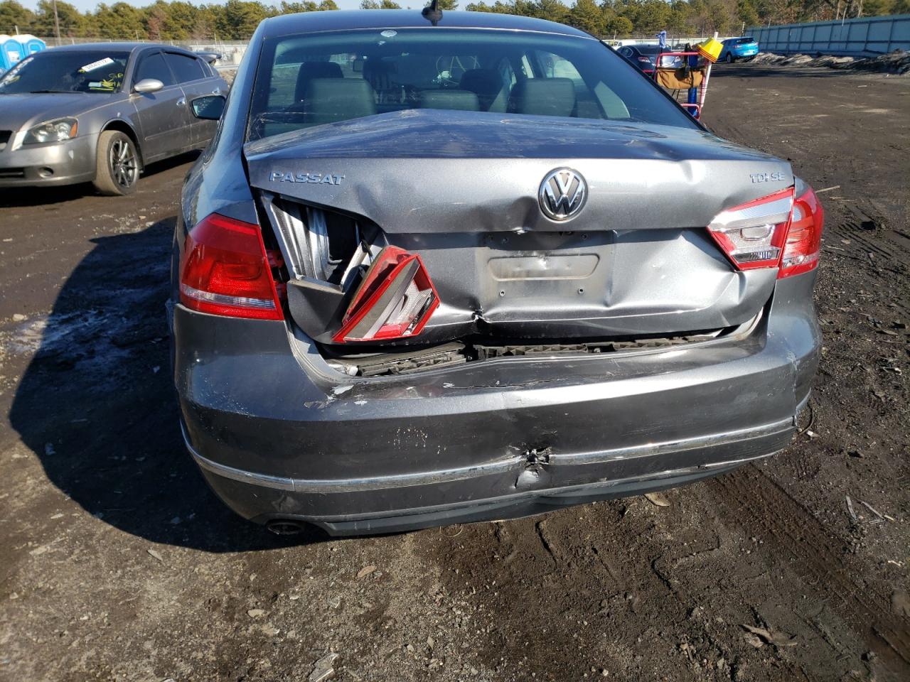 Photo 9 from auction – 2014 VOLKSWAGEN PASSAT SE with VIN 1VWBN7A30EC069530