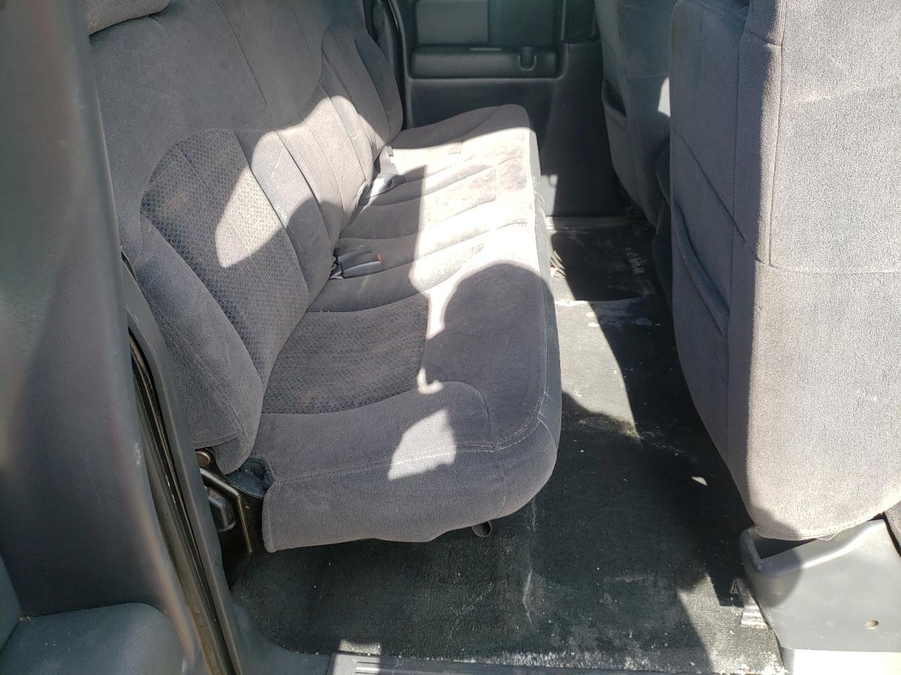 Photo 6 from auction – 2002 CHEVROLET SILVERADO with VIN 1GCHK29U22E161521