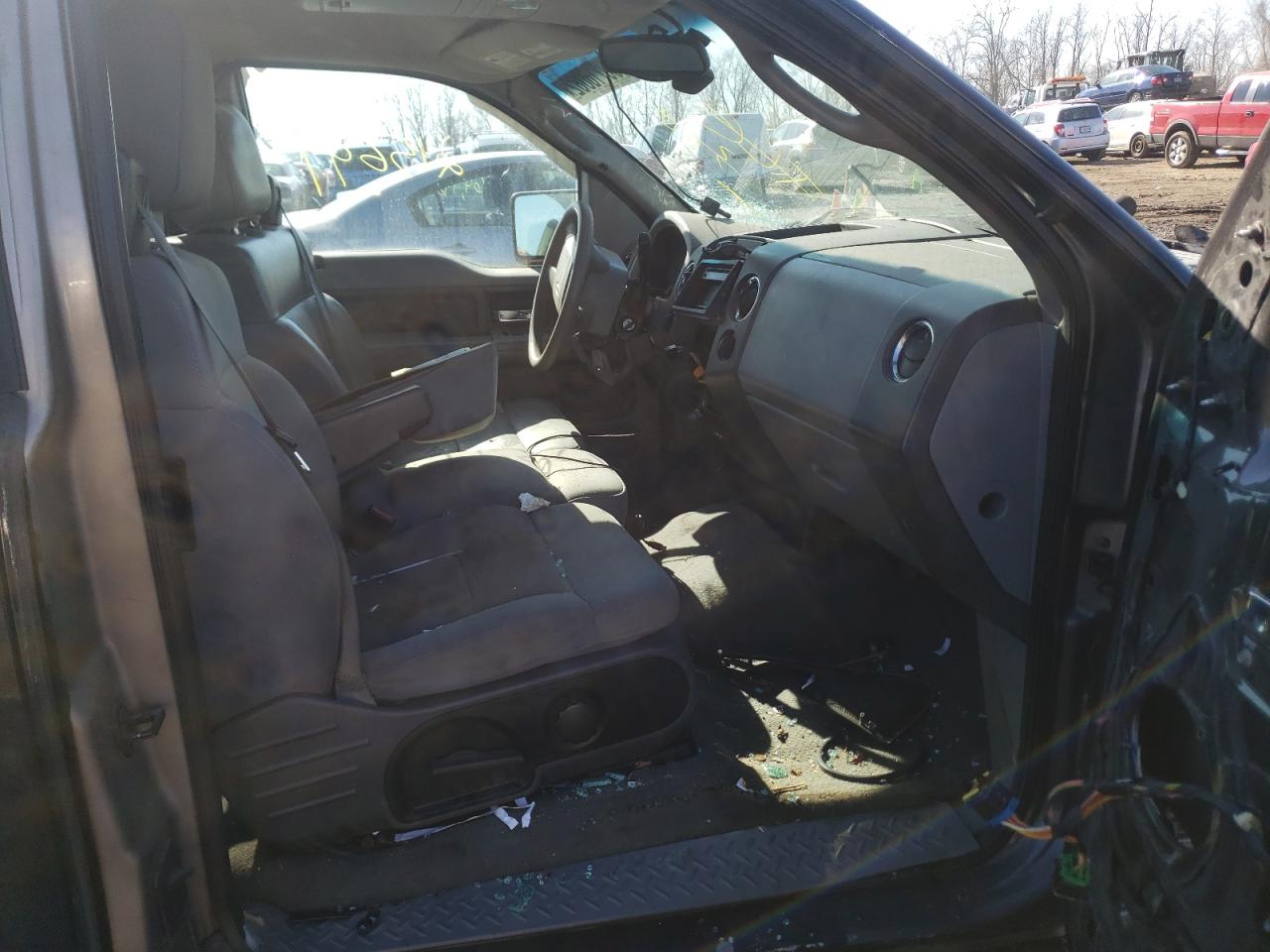 Photo 5 from auction – 2004 FORD F150 with VIN 1FTPX14584NC20923