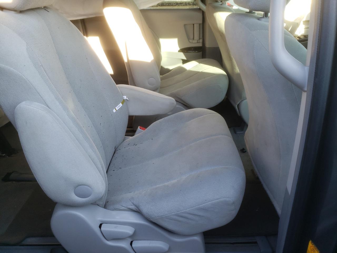 صورة رقم 6 من المزاد - 2011 TOYOTA SIENNA BAS مع VIN 5TDKA3DC7BS005093