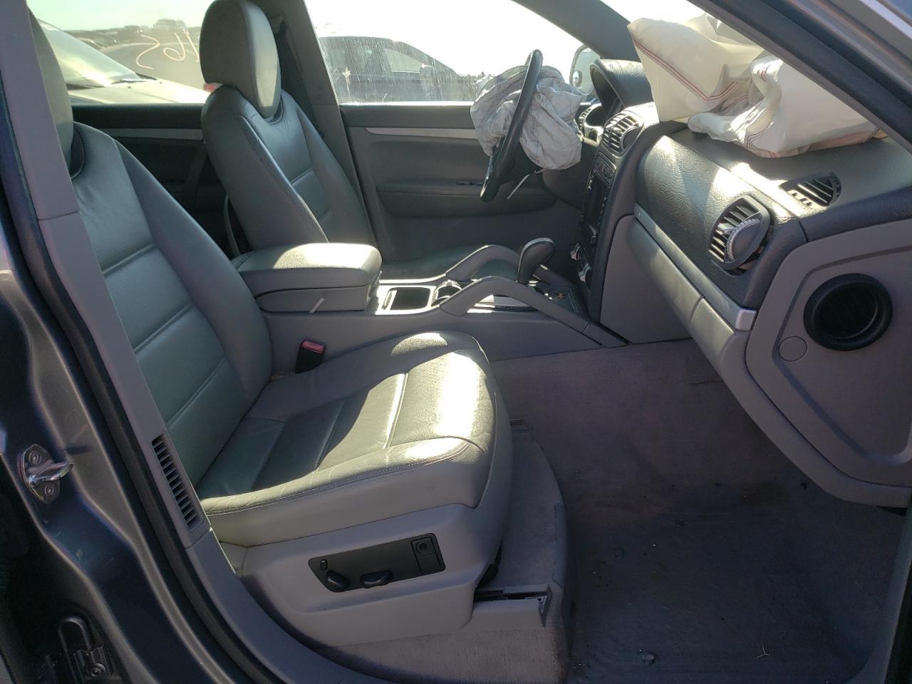 Photo 5 from auction – 2004 PORSCHE CAYENNE with VIN WP1AA29P84LA20688