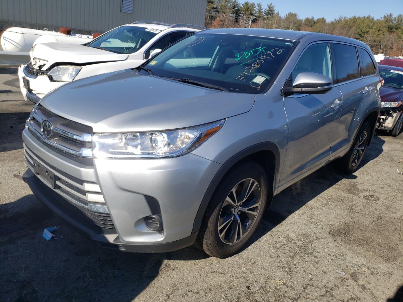 Photo 2 from auction – 2018 TOYOTA HIGHLANDER with VIN 5TDBZRFH9JS884325