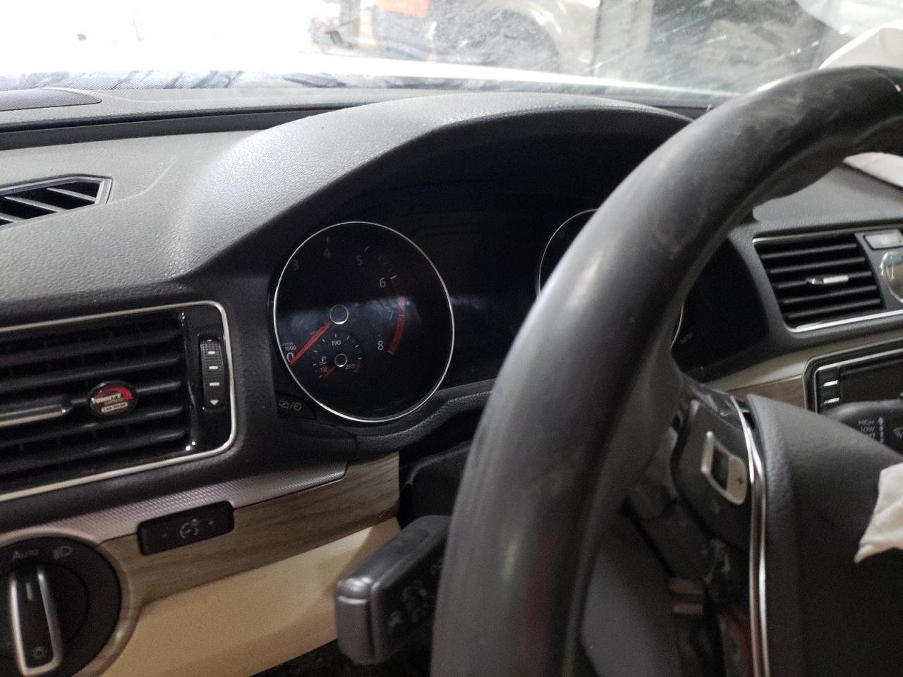 Photo 8 from auction – 2017 VOLKSWAGEN PASSAT with VIN 1VWCM7A3XHC083950