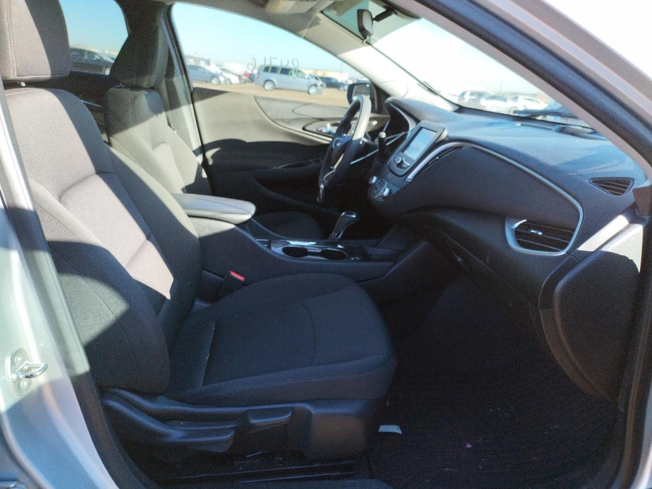 Photo 5 from auction – 2018 CHEVROLET MALIBU LS with VIN 1G1ZB5ST1JF194079