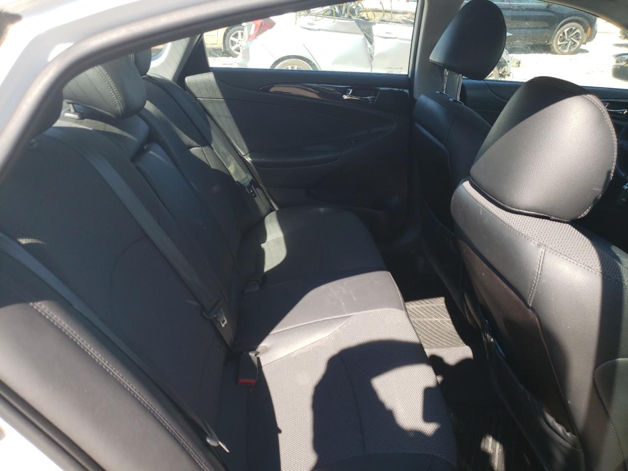 Photo 6 from auction – 2014 HYUNDAI SONATA SE with VIN 5NPEC4AC1EH818635