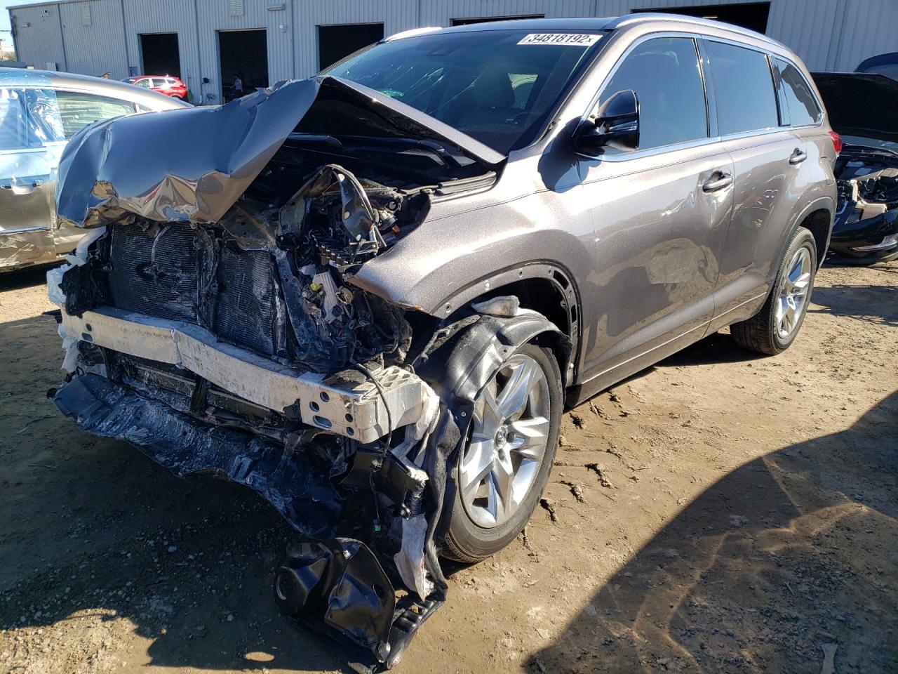 Photo 2 from auction – 2017 TOYOTA HIGHLANDER with VIN 5TDYZRFH9HS205920