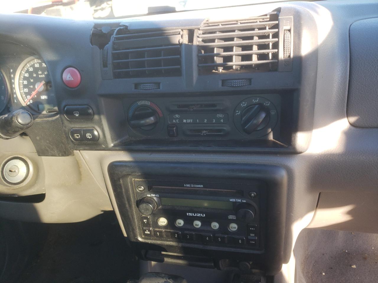 Photo 9 from auction – 2003 ISUZU RODEO S with VIN 4S2CK58W334311730