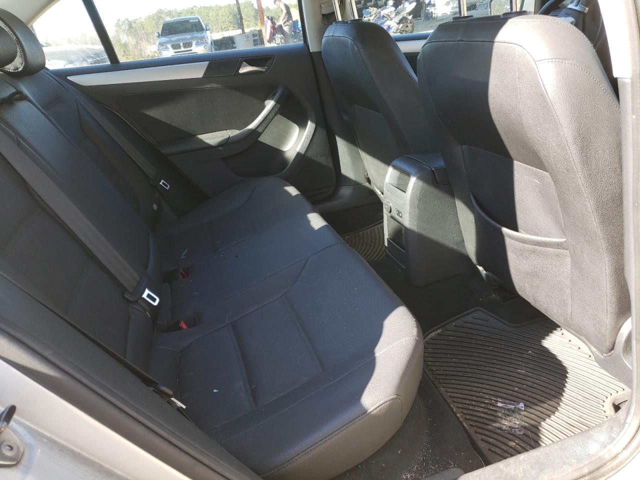 Photo 6 from auction – 2011 VOLKSWAGEN JETTA SEL with VIN 3VWLX7AJ0BM378499