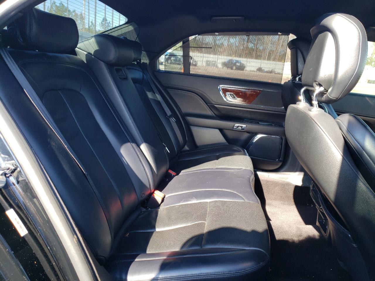 Photo 6 from auction – 2017 LINCOLN CONTINENTA with VIN 1LN6L9UK0H5605177