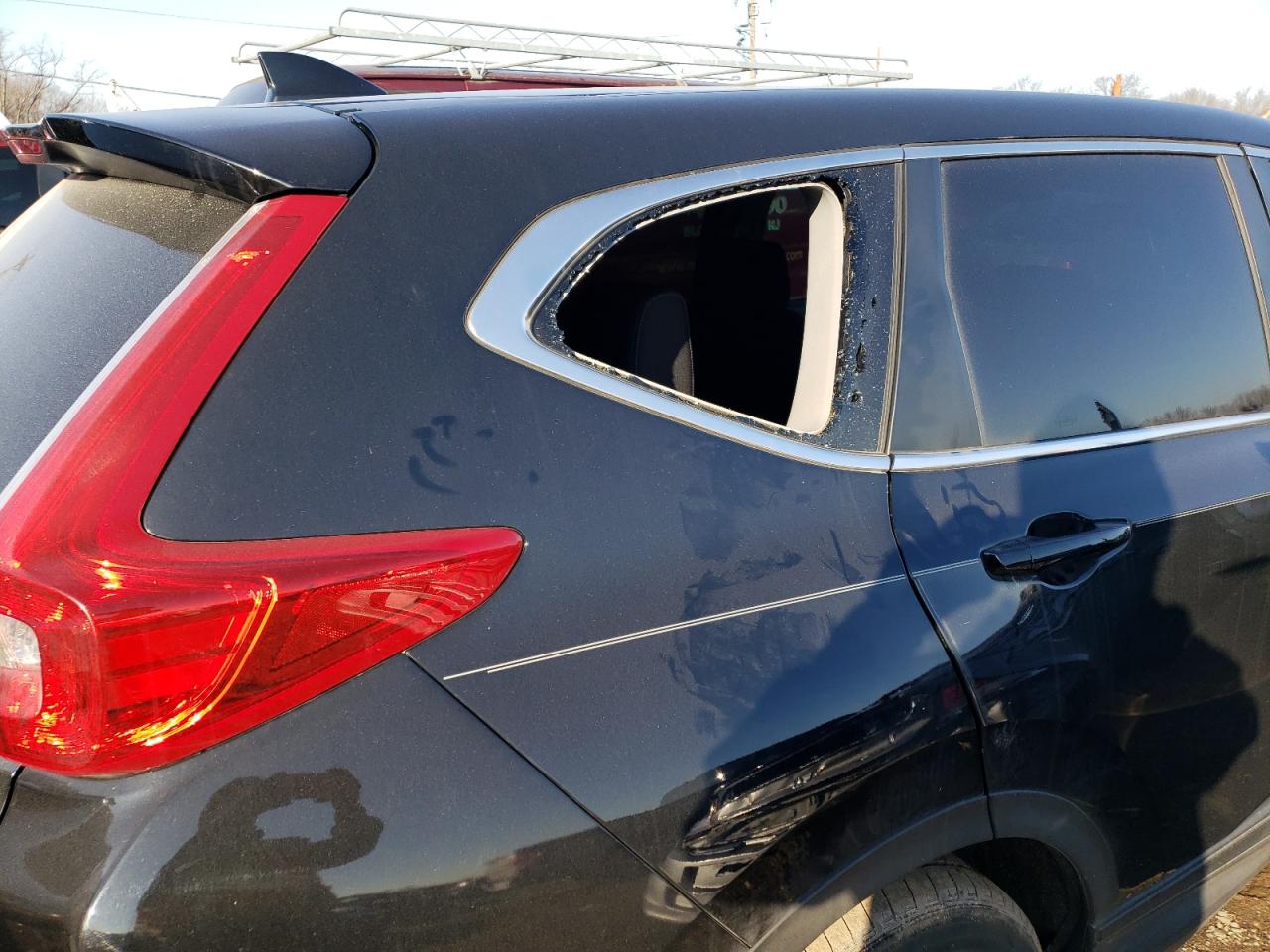 Photo 9 from auction – 2018 HONDA CR-V EX with VIN 7FARW2H58JE049990
