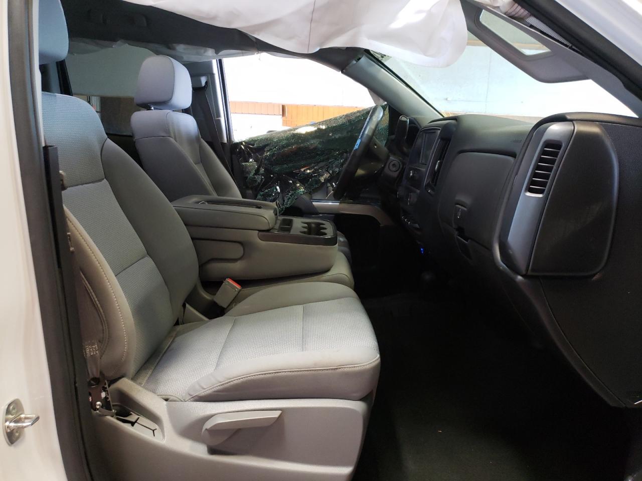 Photo 5 from auction – 2016 CHEVROLET SILVERADO with VIN 1GCVKPEC9GZ420812