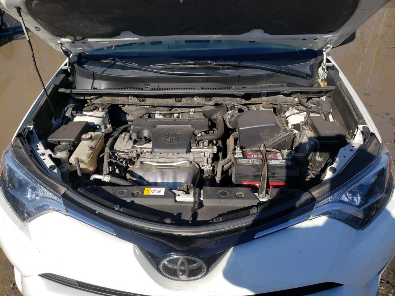 Photo 7 from auction – 2017 TOYOTA RAV4 LE with VIN JTMZFREV0HJ124273