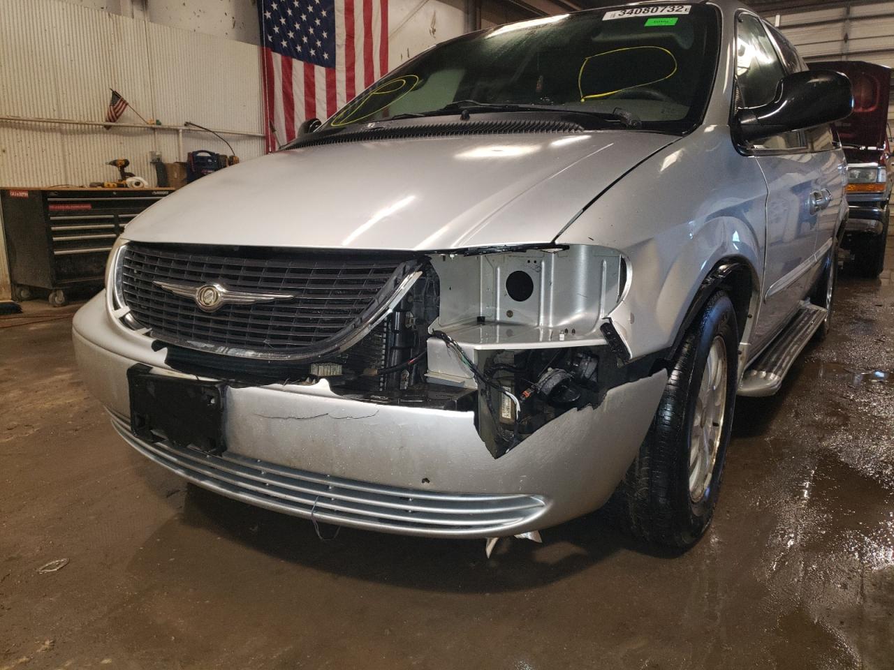 Photo 9 from auction – 2003 CHRYSLER TOWN & COU with VIN 2C4GP74L43R259432