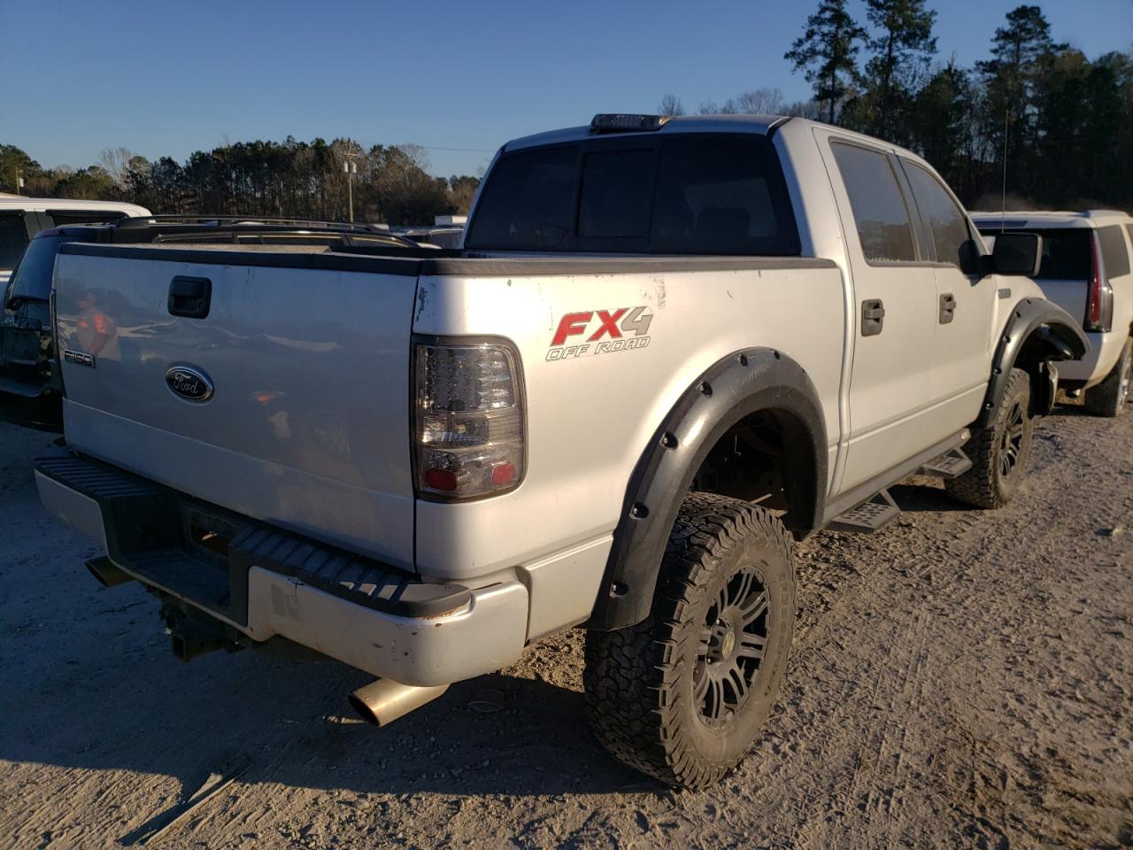 Photo 4 from auction – 2005 FORD F150 SUPER with VIN 1FTPW14545FA73837