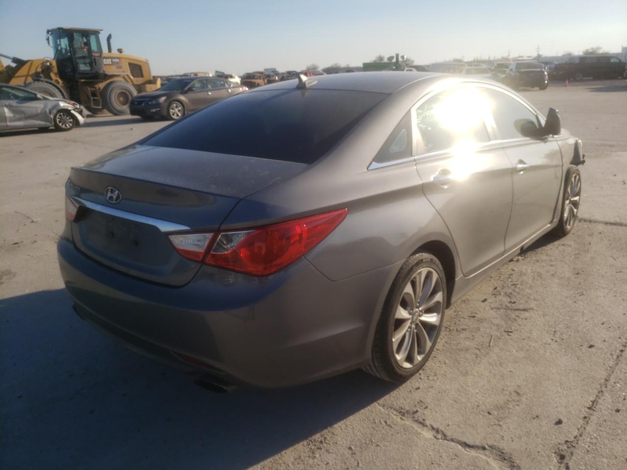 Photo 4 from auction – 2011 HYUNDAI SONATA SE with VIN 5NPEC4ACXBH039312
