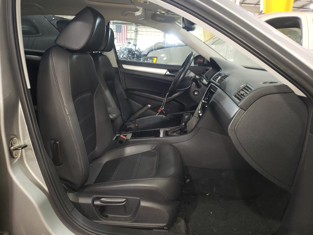 Photo 5 from auction – 2012 VOLKSWAGEN PASSAT SE with VIN 1VWBN7A32CC102394