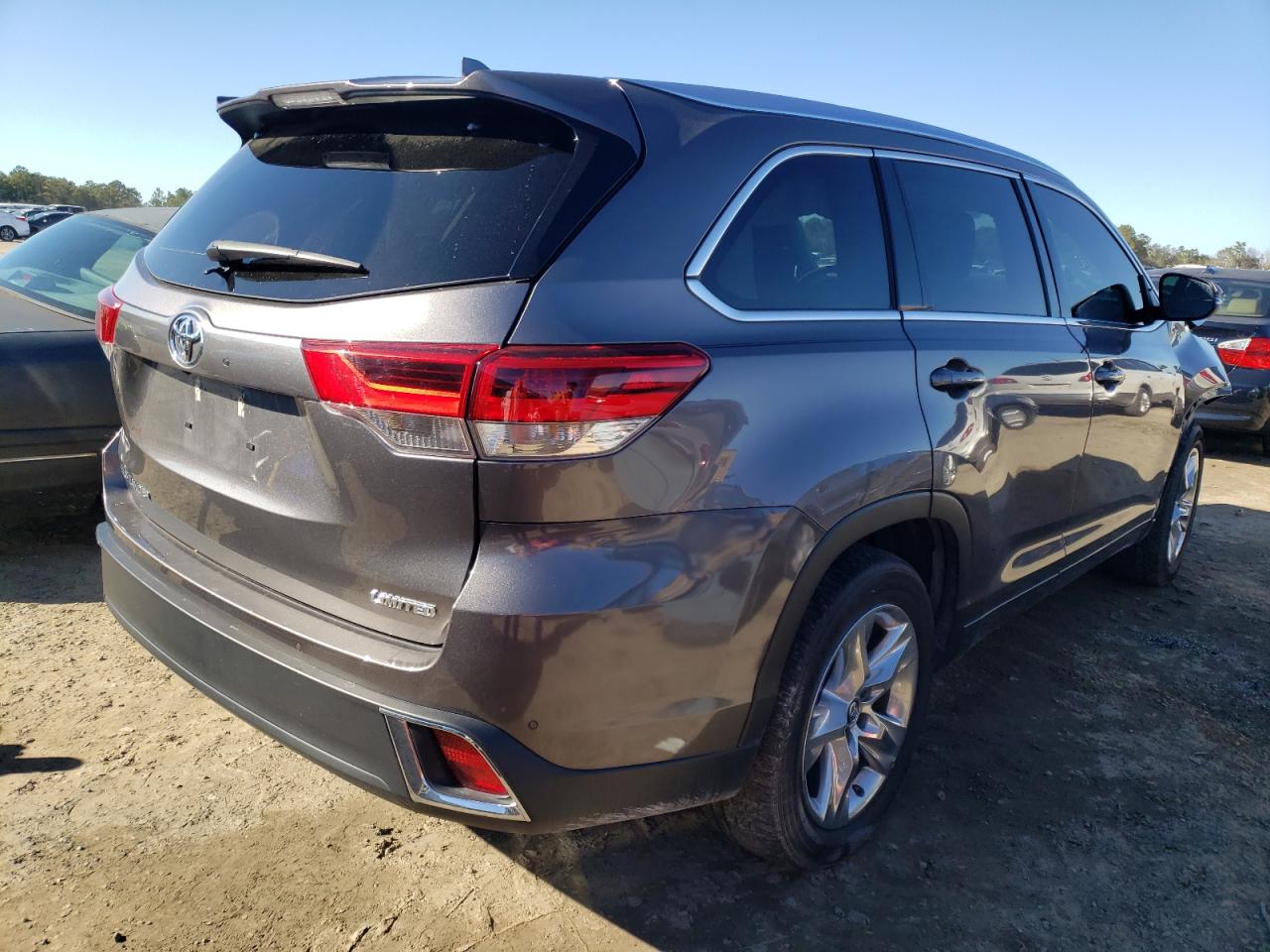 Zdjęcie 4 z aukcji – 2017 TOYOTA HIGHLANDER z VIN 5TDYZRFH9HS205920