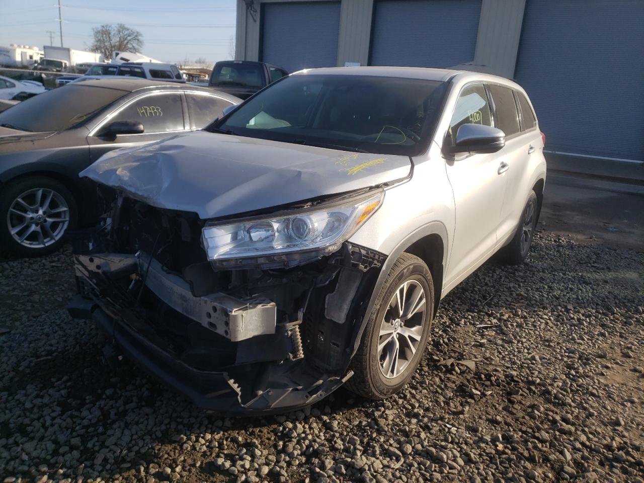 Photo 2 from auction – 2017 TOYOTA HIGHLANDER with VIN 5TDBZRFH2HS462844