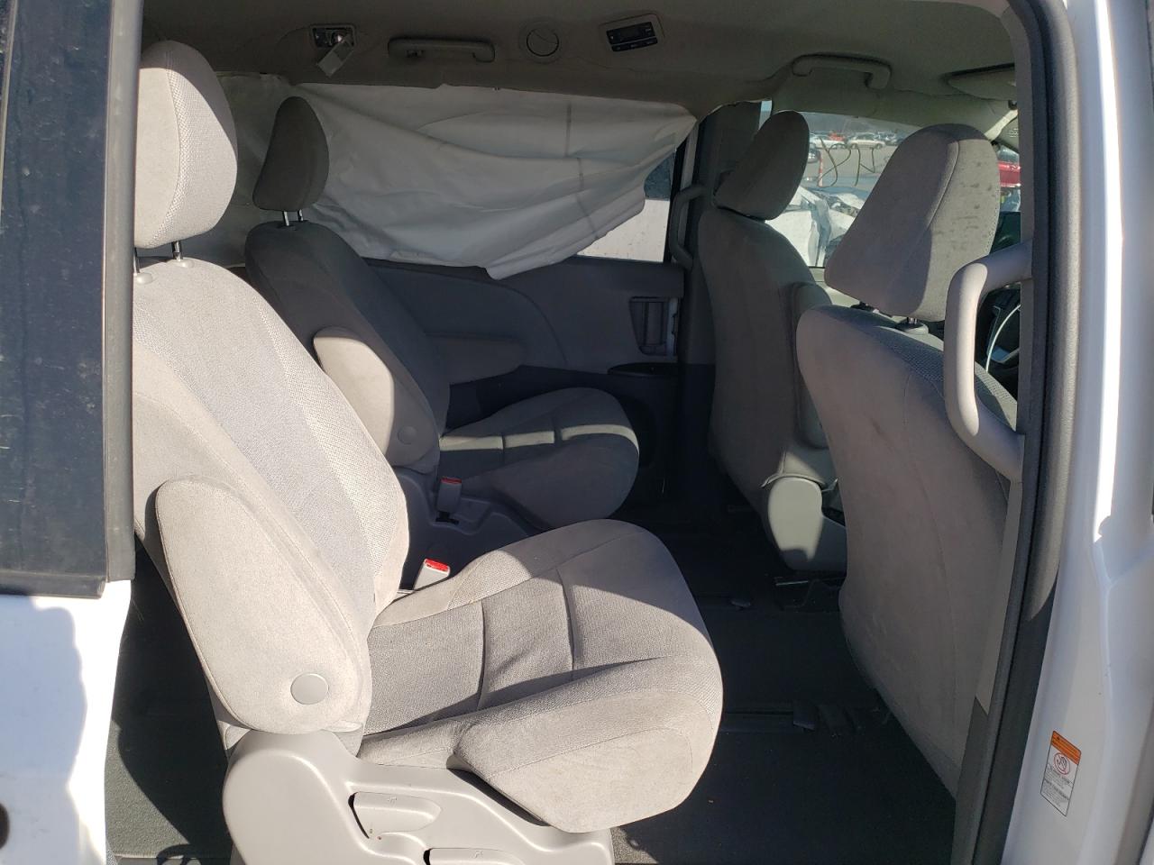 Photo 6 from auction – 2018 TOYOTA SIENNA L with VIN 5TDZZ3DC6JS931765