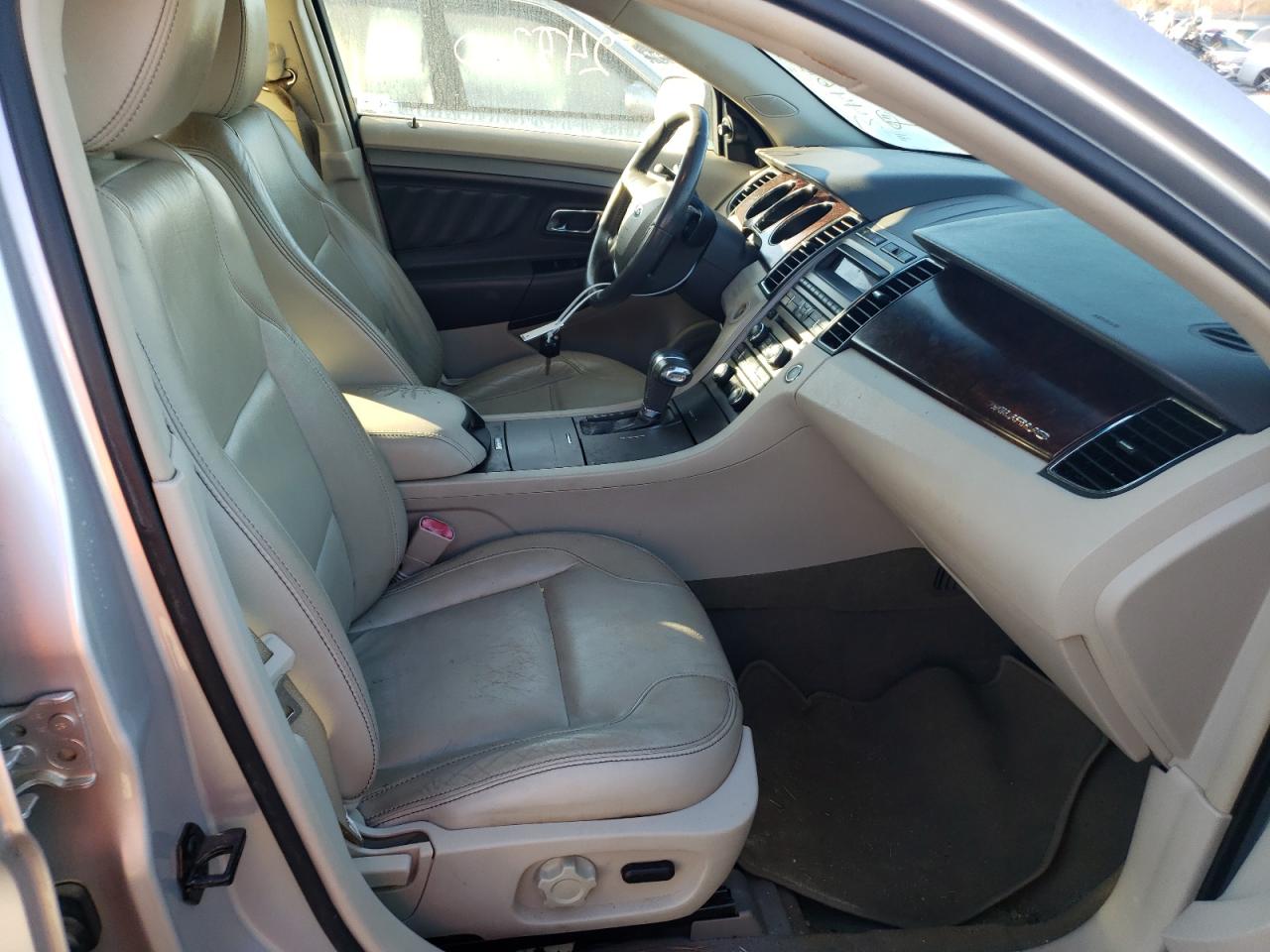 Photo 5 from auction – 2010 FORD TAURUS SEL with VIN 1FAHP2EW2AG170799