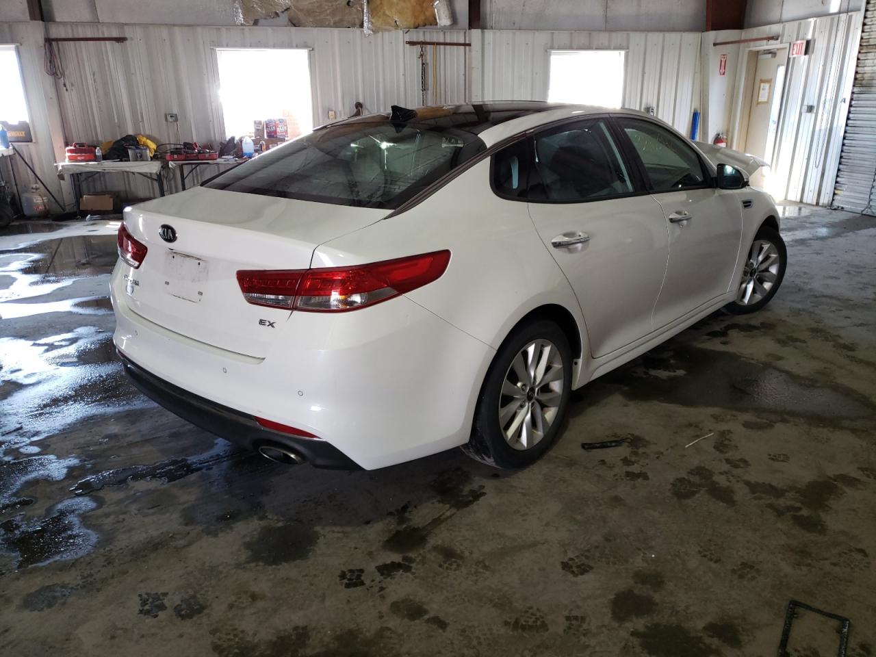 Photo 4 from auction – 2016 KIA OPTIMA EX with VIN 5XXGU4L33GG086302