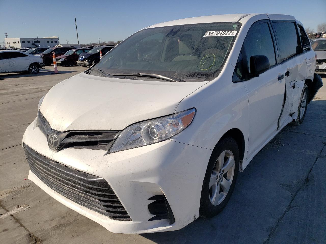 Photo 2 from auction – 2018 TOYOTA SIENNA L with VIN 5TDZZ3DC6JS931765