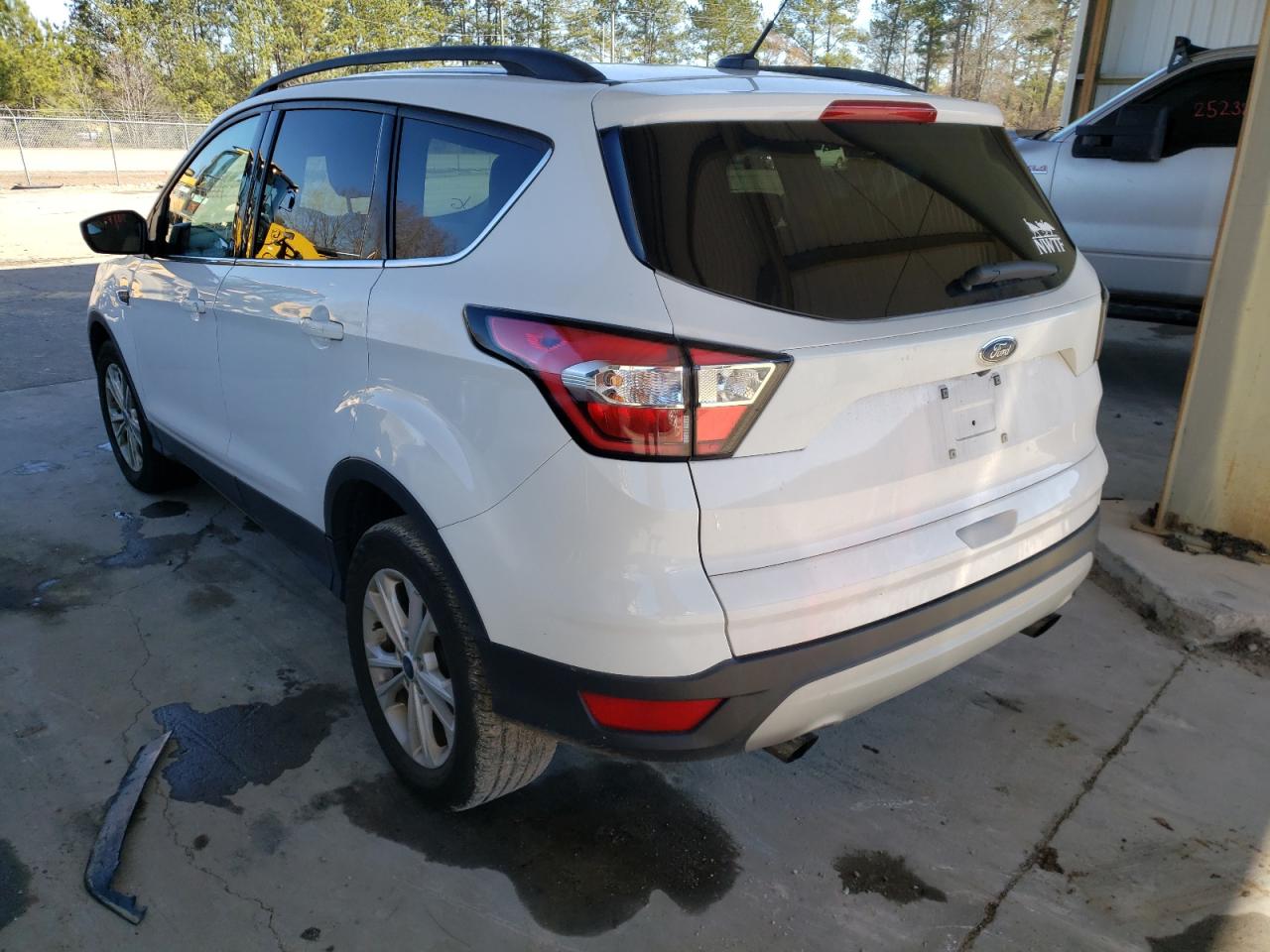 Photo 3 from auction – 2018 FORD ESCAPE SE with VIN 1FMCU0GD3JUB46196