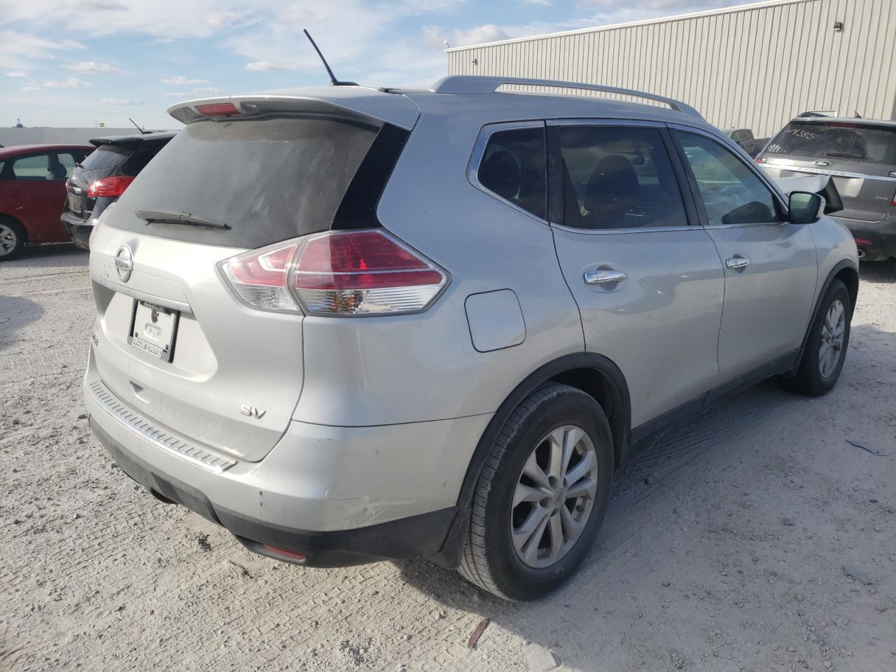 Photo 4 from auction – 2015 NISSAN ROGUE S with VIN 5N1AT2MT6FC916471