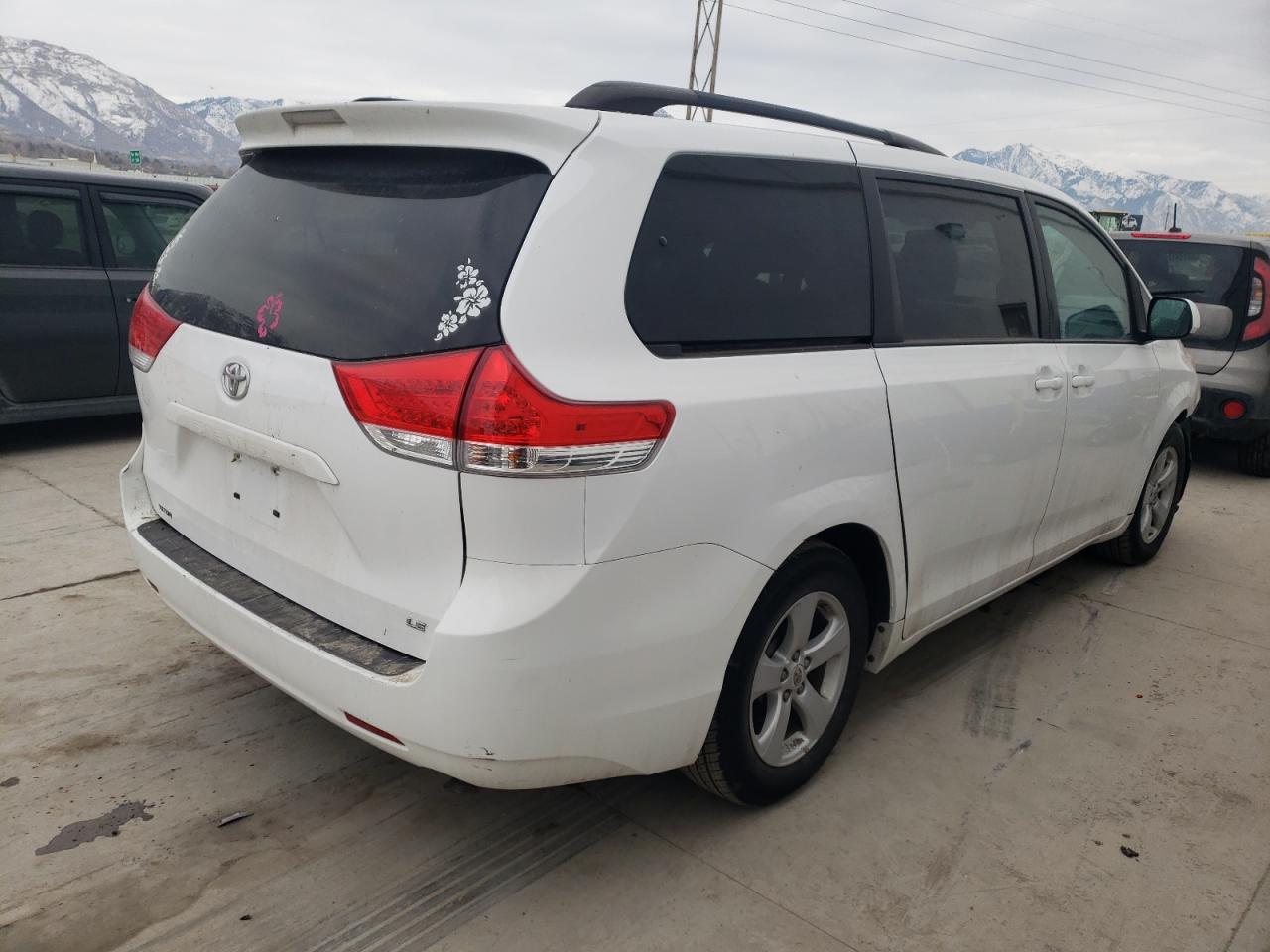 Photo 4 from auction – 2012 TOYOTA SIENNA LE with VIN 5TDKK3DC0CS262871