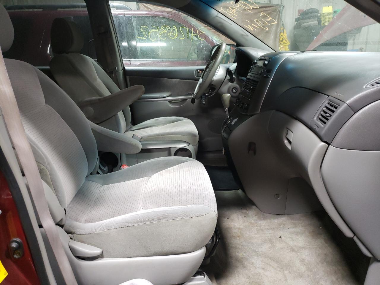 Photo 5 from auction – 2006 TOYOTA SIENNA CE with VIN 5TDZA23C76S513239