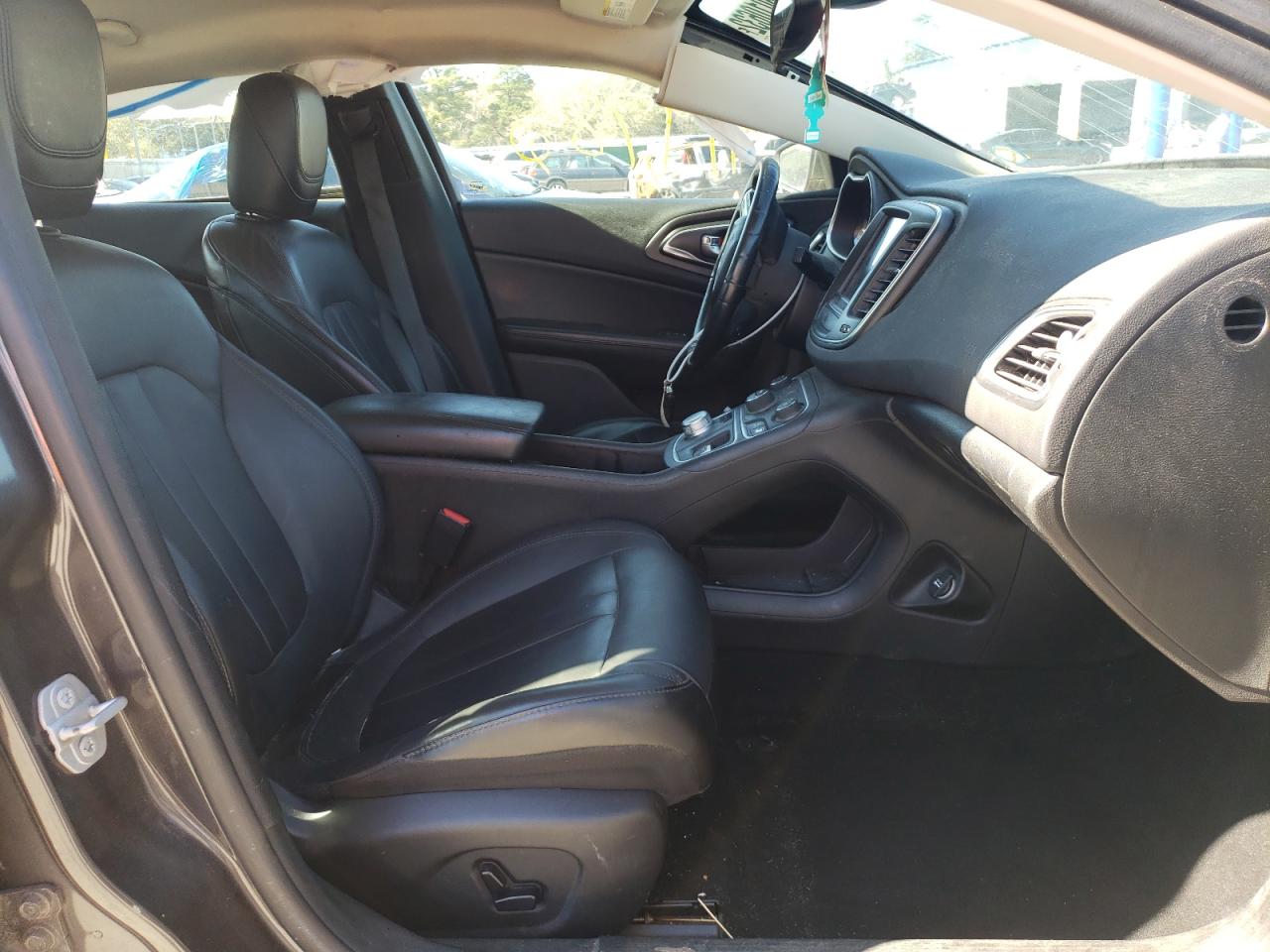 Photo 5 from auction – 2016 CHRYSLER 200 LIMITE with VIN 1C3CCCAG8GN195154