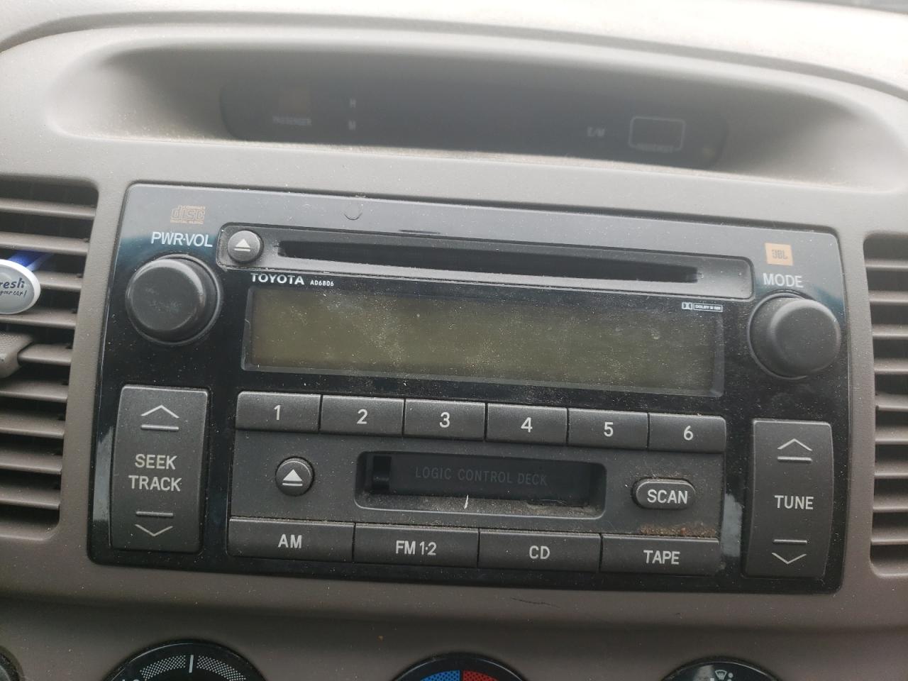 Photo 9 from auction – 2004 TOYOTA CAMRY LE with VIN 4T1BE32K54U940458