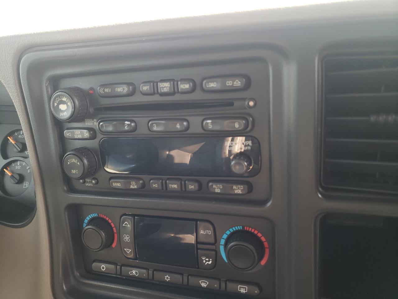 Photo 9 from auction – 2005 GMC NEW SIERRA with VIN 2GTEK13T151184291