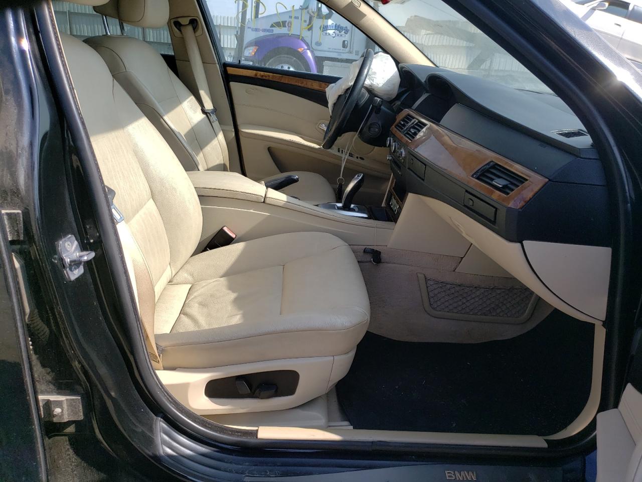 Photo 5 from auction – 2010 BMW 528 I with VIN WBANU5C54AC129399
