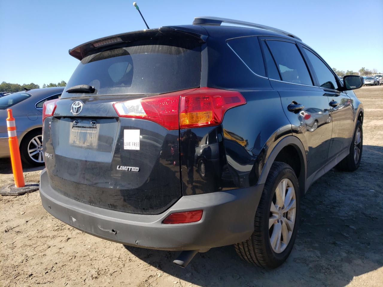 Photo 4 from auction – 2015 TOYOTA RAV4 LIMIT with VIN 2T3YFREVXFW170624