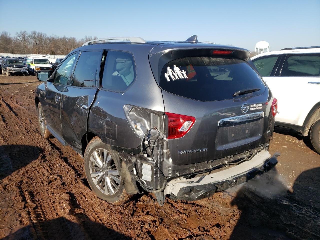 Photo 3 from auction – 2019 NISSAN PATHFINDER with VIN 5N1DR2MM1KC646063