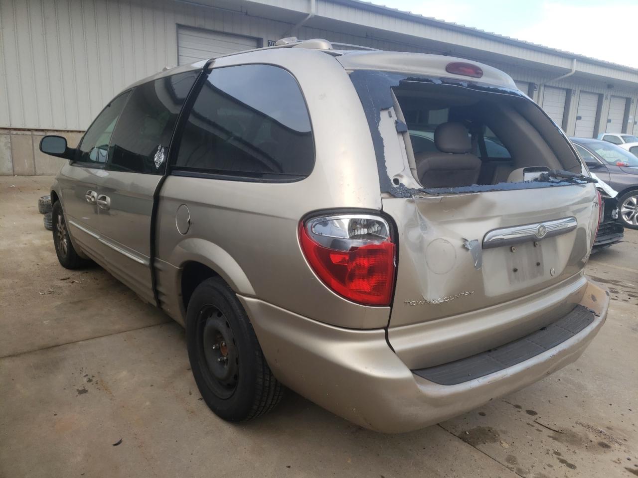 صورة رقم 3 من المزاد - 2002 CHRYSLER TOWN AND C مع VIN 2C8GP64L02R557743