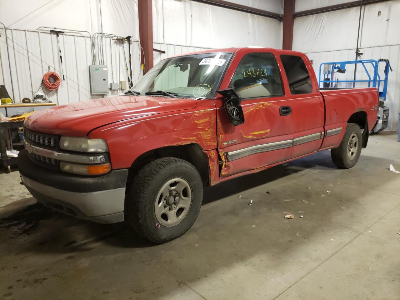 Photo 2 from auction – 2000 CHEVROLET SILVERADO with VIN 1GCEK19T7YE358780
