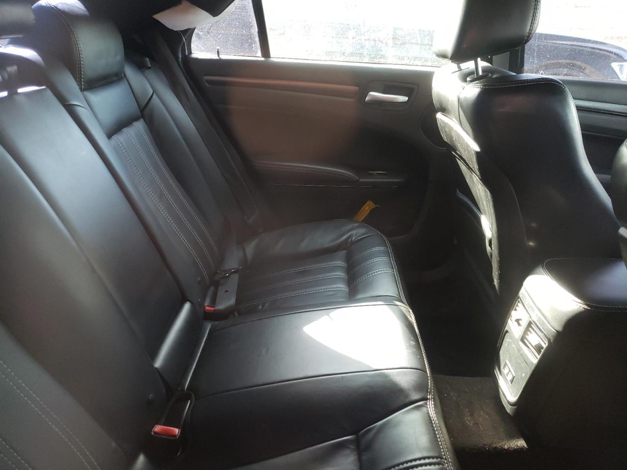 Photo 6 from auction – 2016 CHRYSLER 300 S with VIN 2C3CCABG2GH310990