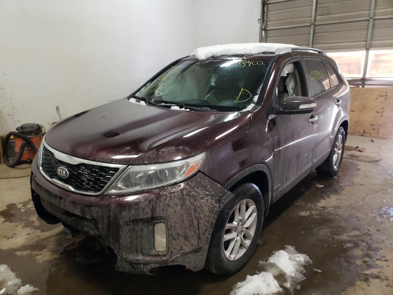Photo 2 from auction – 2015 KIA SORENTO LX with VIN 5XYKTDA64FG642881