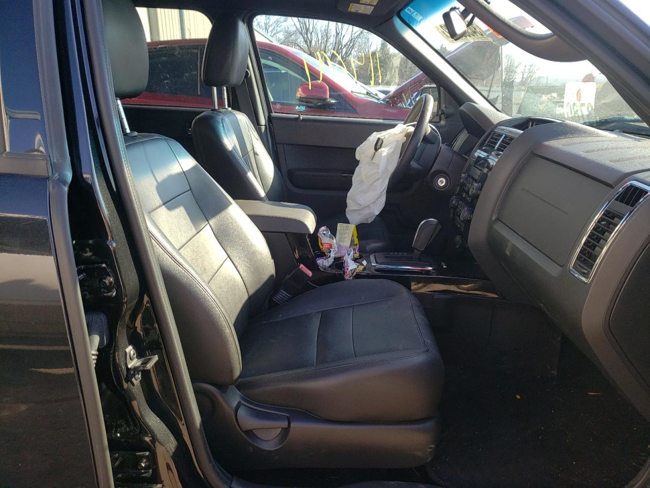 Zdjęcie 5 z aukcji – 2011 FORD ESCAPE LIM z VIN 1FMCU0E74BKC47290