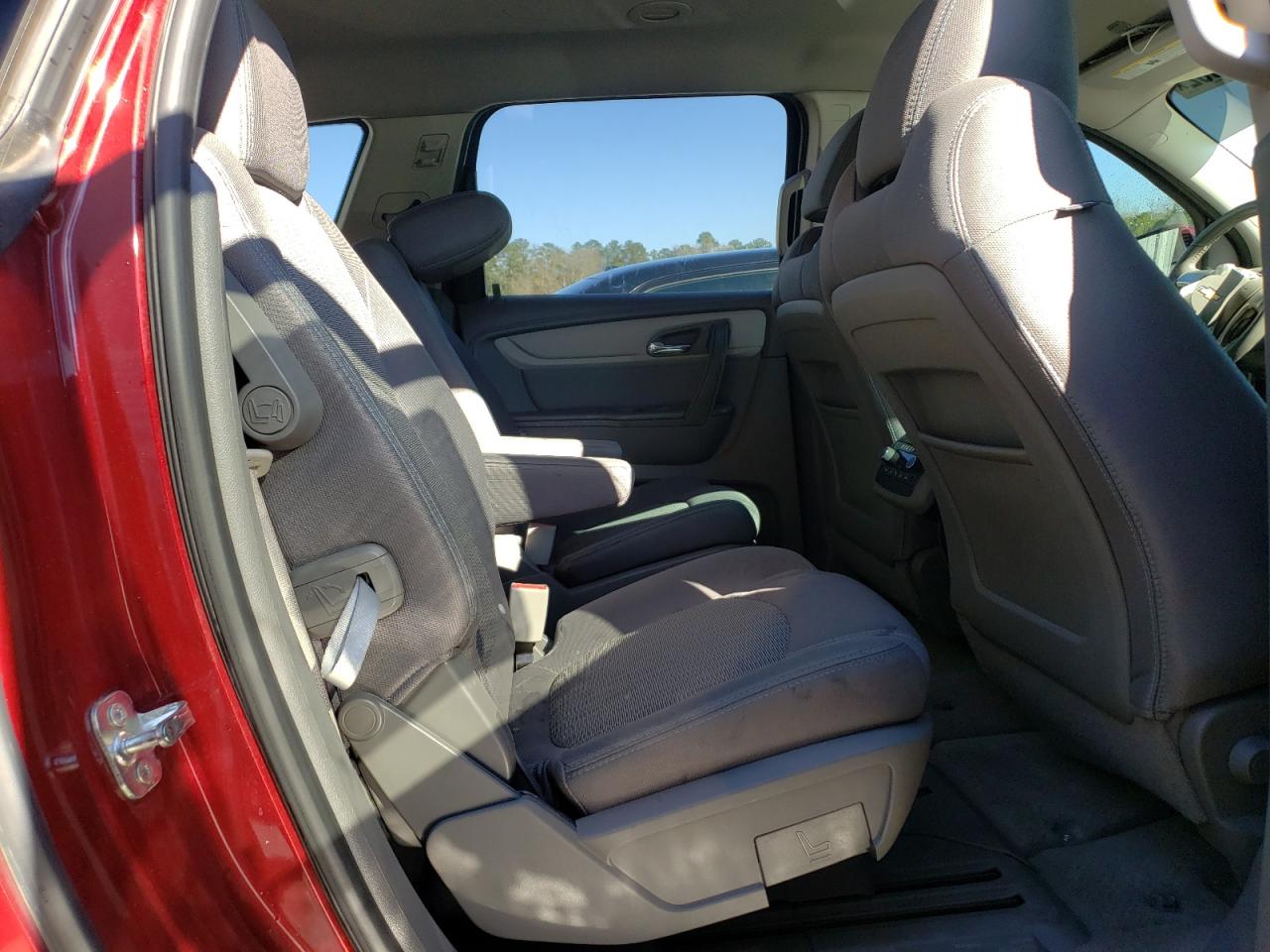 Photo 6 from auction – 2016 CHEVROLET TRAVERSE L with VIN 1GNKRHKD7GJ178559