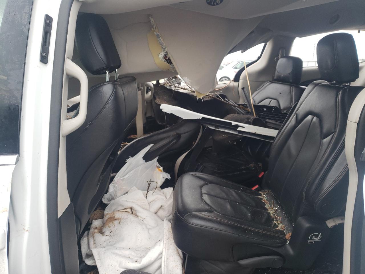 Photo 6 from auction – 2018 CHRYSLER PACIFICA T with VIN 2C4RC1BG8JR149388