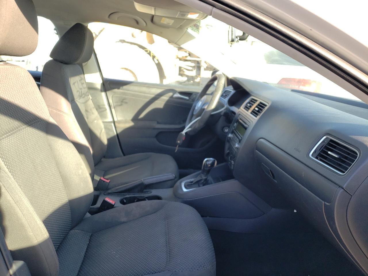 Photo 5 from auction – 2011 VOLKSWAGEN JETTA BASE with VIN 3VW2K7AJXBM305828