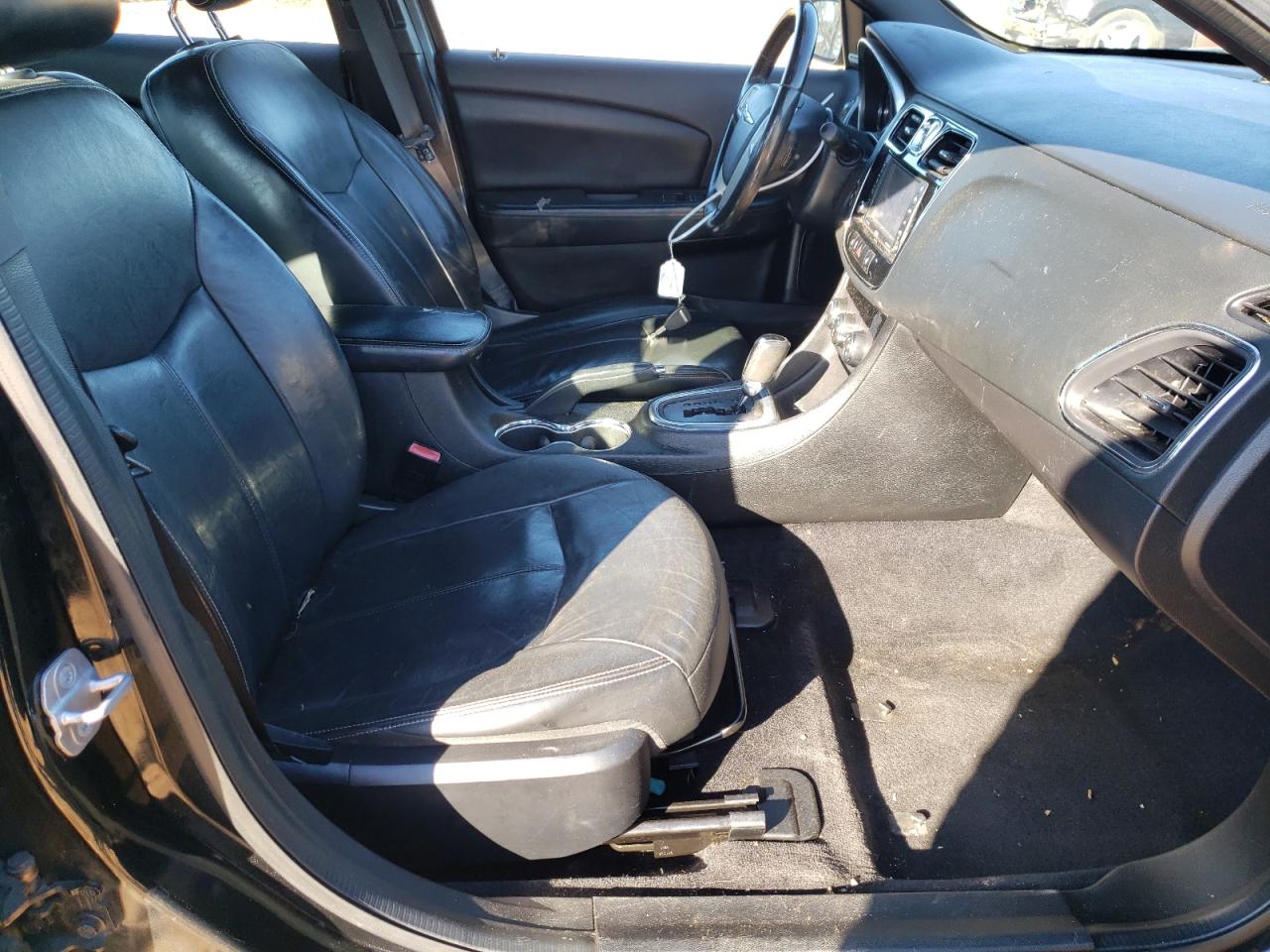 Photo 5 from auction – 2013 CHRYSLER 200 LIMITE with VIN 1C3CCBCGXDN676333