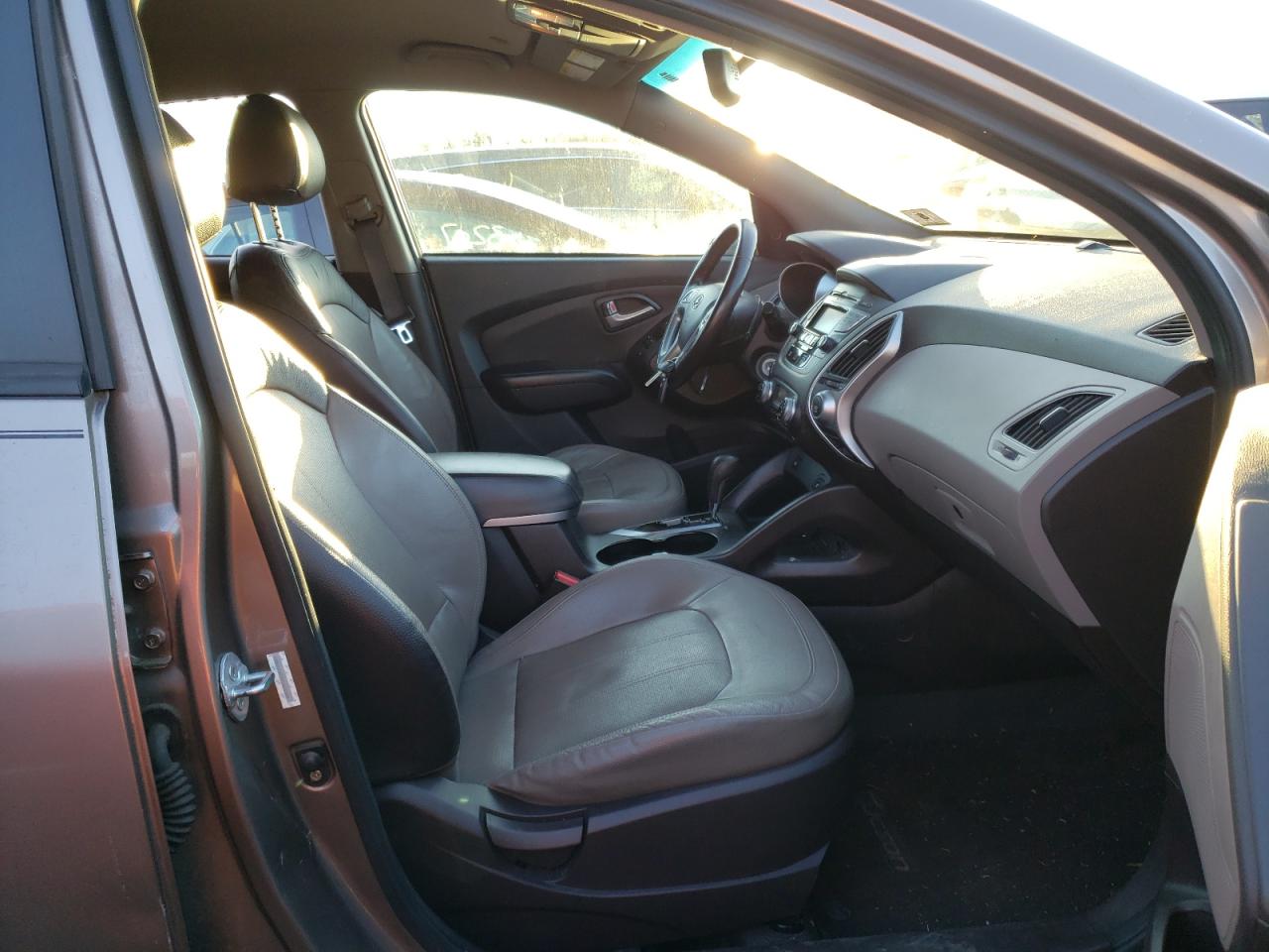 Photo 5 from auction – 2012 HYUNDAI TUCSON GLS with VIN KM8JUCAC9CU424868