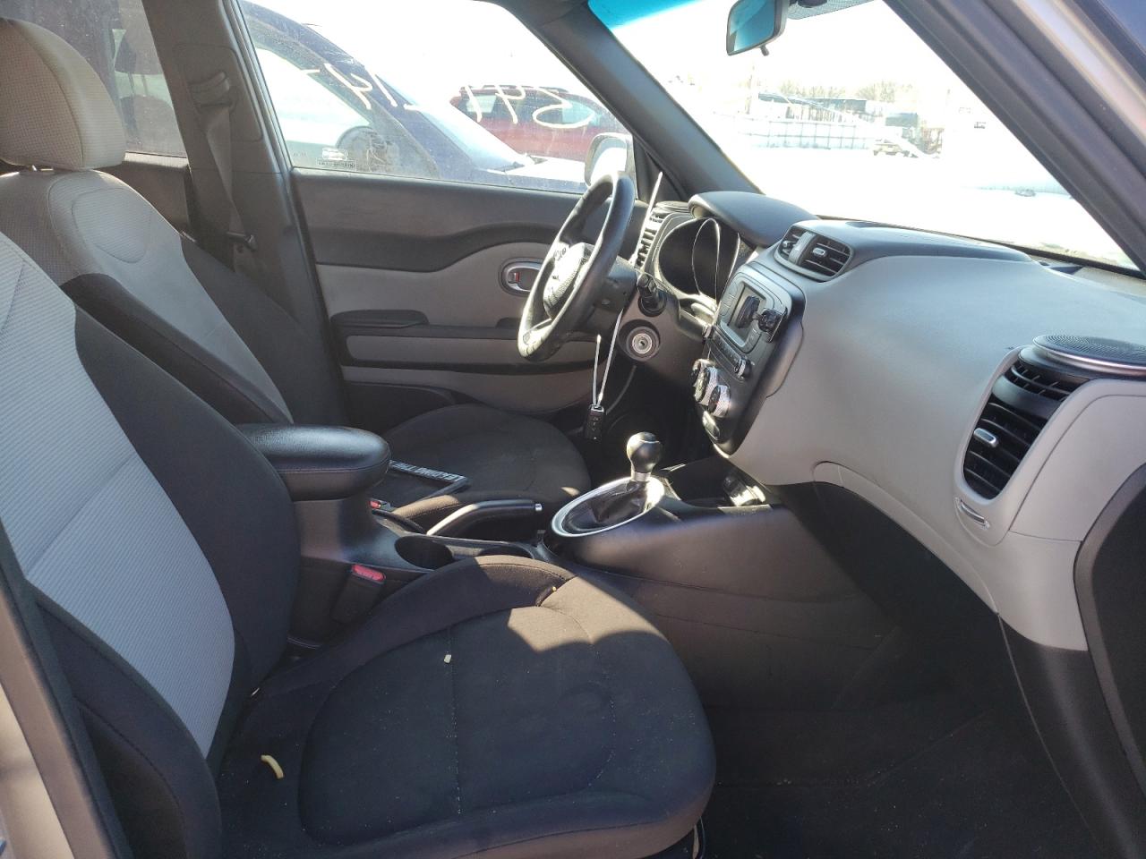 Photo 5 from auction – 2017 KIA SOUL with VIN KNDJN2A25H7500174