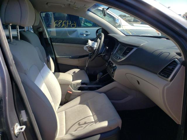 Photo 5 from auction – 2017 HYUNDAI TUCSON SE with VIN KM8J23A42HU565139
