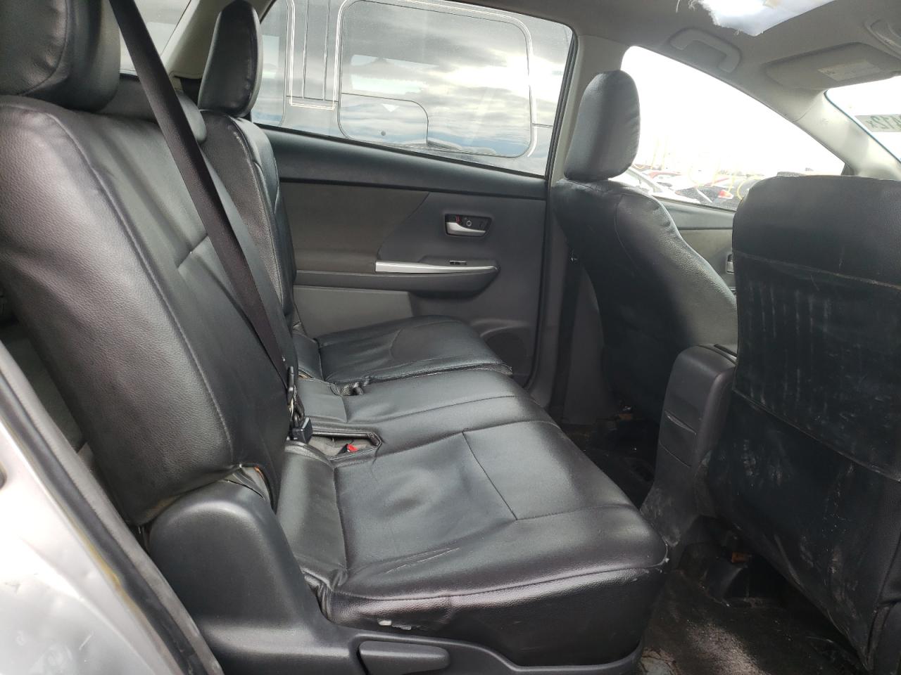 Photo 6 from auction – 2014 TOYOTA PRIUS V with VIN JTDZN3EU9E3321157