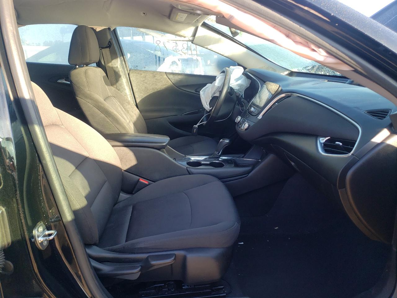 Photo 19 from auction – 2018 CHEVROLET MALIBU LT with VIN 1G1ZD5ST9JF153385